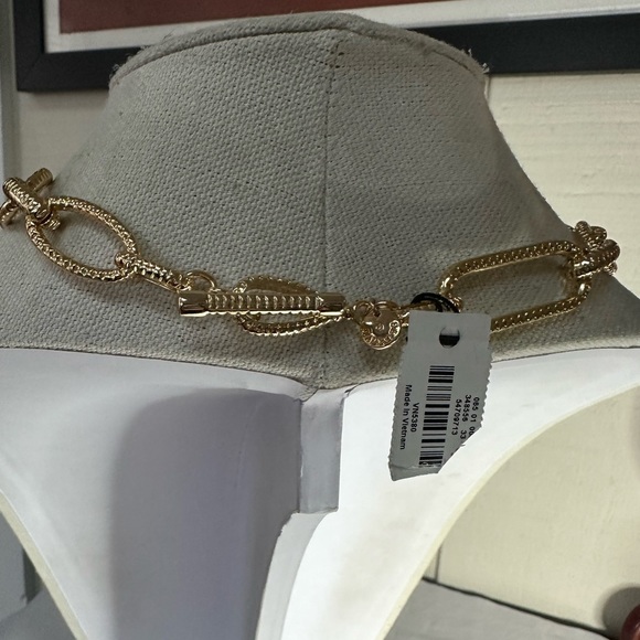 Textured goldtone link Talbots necklace - Picture 2 of 4